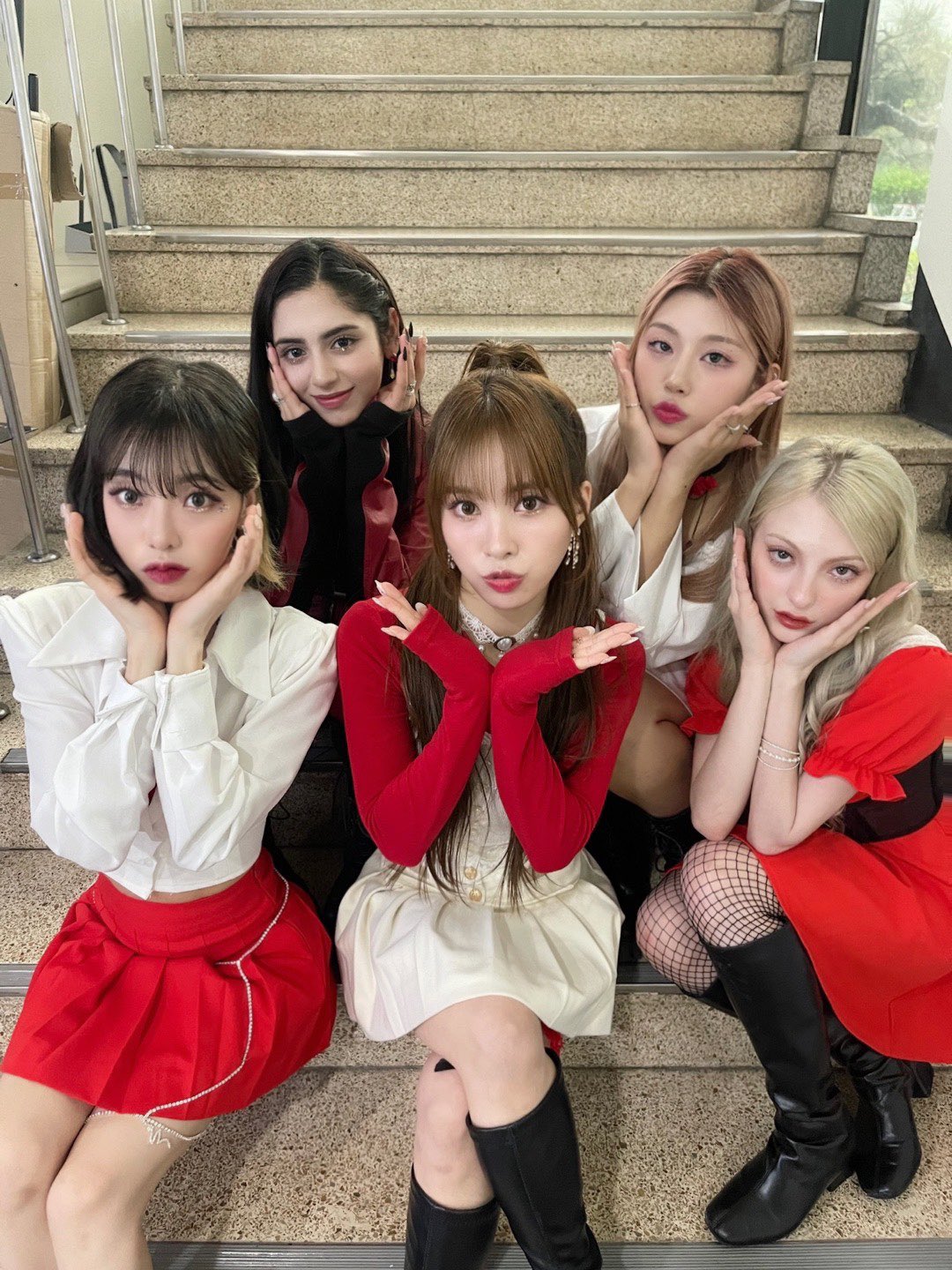 FukEnoDagAAWu8f?format=jpg&name=large