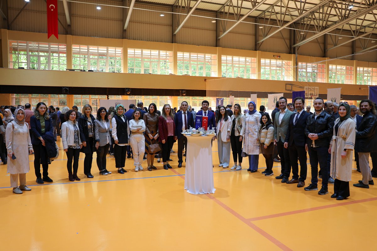 Ramazan Bayramı'nın hemen ardından ilk mesai gününde akademik ve idari personellerimizle bayramlaşma programında buluştuk.

Bayramlar üniversitemizde bulunan huzur ortamını pozitif yönde etkiliyor ve bağları daha kuvvetli hale getiriyor. 

Birlikte nice bayramlara...