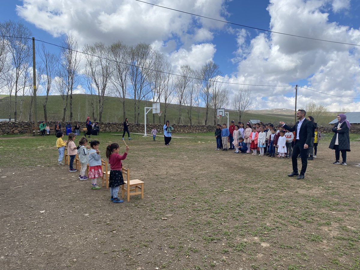 Çocuk yurdun temelidir. Bu ülkenin geleceği çocuklarımızdır. 

23 Nisan Ulusal Egemenlik ve Çocuk Bayramınız Kutlu Olsun.

<a href="/bingolmem/">Bingöl MEM</a> @KarliovaMEM <a href="/yusuf_tokus/">Yusuf TOKUŞ</a> <a href="/Maliyldz12/">Mehmet Ali YILDIZ</a> <a href="/emrahdemrbag23/">Emrah Demirbağ</a>