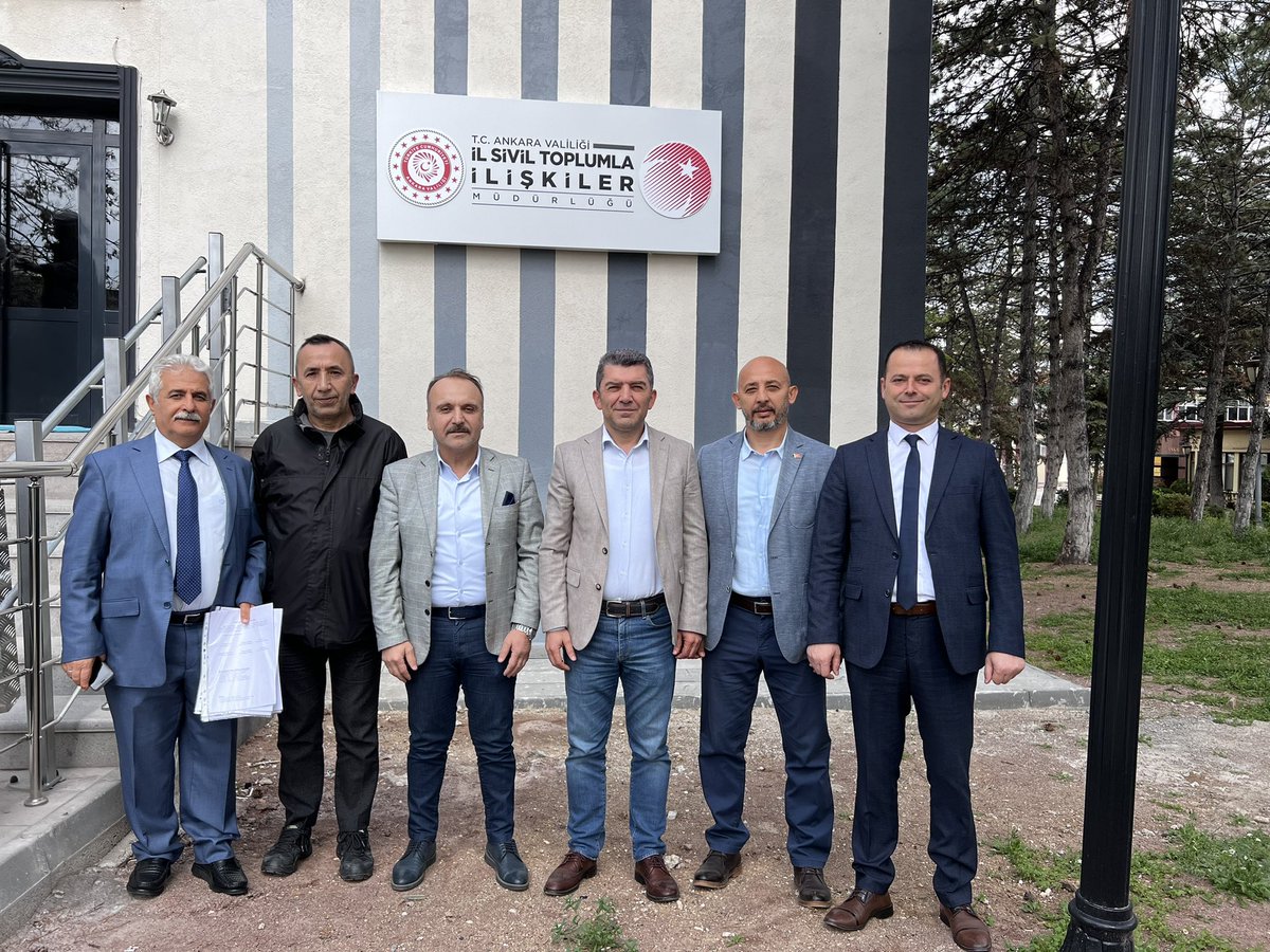 Kamu Çalışanlarına yeni bir soluk olmak için çıktığımız yolda altı sendika bir araya gelerek HÜR-SEN’i (Hürriyetçi Sendikalar Konfederasyonu) kurduk
Genel Başkanlarımızın isteği üzerine Kurucu Genel Başkan olarak görev aldım. Bu güvenlerinden dolayı kendilerine teşekkür ediyorum.