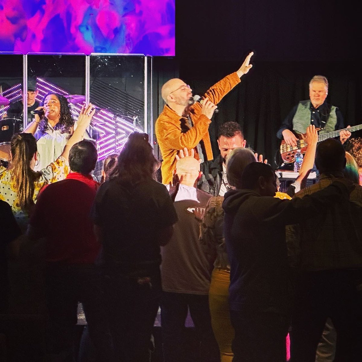 jeffdeyo's tweet photo. Incredible weekend at Sidney AG with Dustin & Aleena Morgan and their amazing team!
We spent Saturday growing as a team, both spiritually and musically, and then we led together and I preached the service on Sunday.๐ฅ๐
#cometothefather #growtogether #worshiptogether l https://t.co/3lGkHgngE9