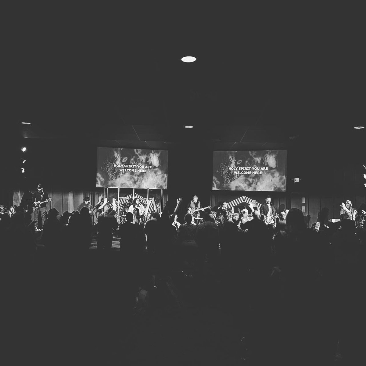 jeffdeyo's tweet photo. Incredible weekend at Sidney AG with Dustin & Aleena Morgan and their amazing team!
We spent Saturday growing as a team, both spiritually and musically, and then we led together and I preached the service on Sunday.๐ฅ๐
#cometothefather #growtogether #worshiptogether l https://t.co/3lGkHgngE9