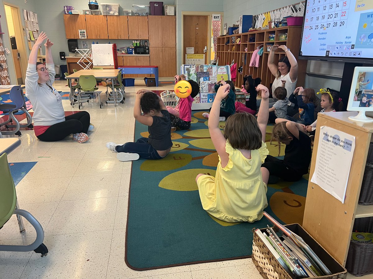 mrsrinehart1's tweet photo. Miss Carolyn from @CincyBallet visited our preschool @saylerparkjags this morning and these Ss had so much fun🩰They learned about different ballet positions and danced to all kinds of songs! @IamCPS 

#BeBetterJags #CPSandMe https://t.co/Jd2mez7zPI