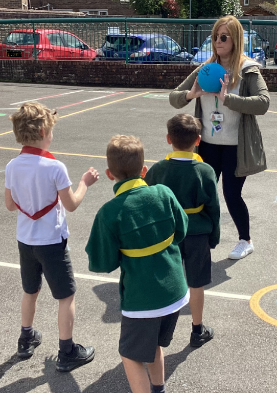TrafalgarInfant's tweet photo. Our sports area was in full swing at lunchtime play today. The children were learning to play netball and enjoying the sport which encourages them to work as a team. https://t.co/dIEasCdyid