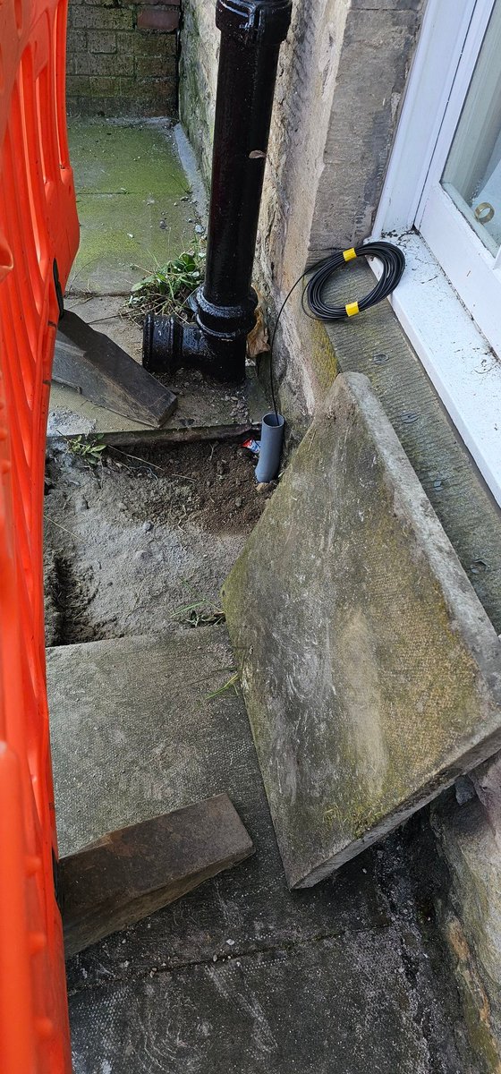 M0llteaser's tweet photo. @Hyperoptic thanks for leaving the front of the house like this with the cables now out in the rain. I have called support 7 times and keep getting told there is a system error and have to wait for a call back which never seems to come, can you help me through this channel ? https://t.co/0ylhnVDgZM
