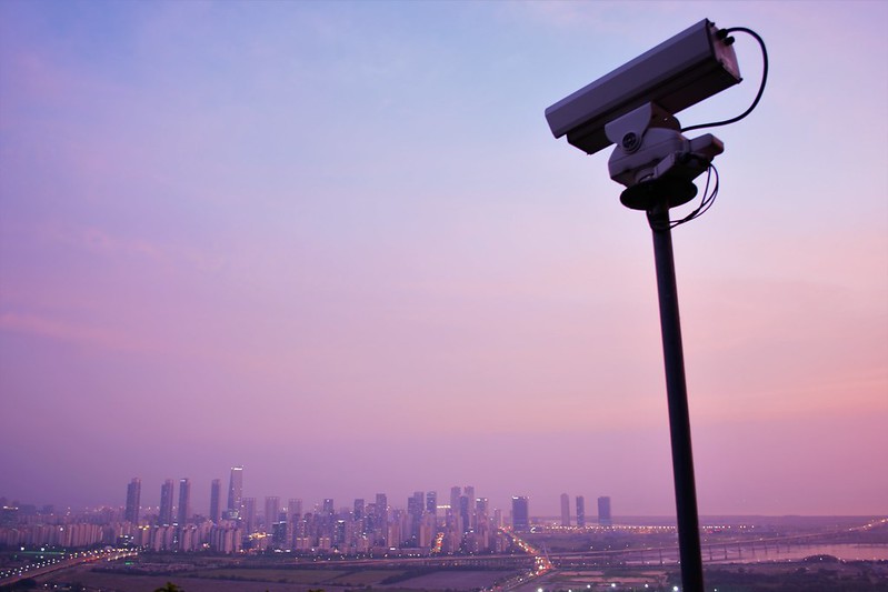 From gunshot detectors on street lights to air quality & traffic sensors, smart tech is supposed to make cities safer, cleaner, more efficient. But some worry it could exacerbate existing inequalities bit.ly/41NPuPM bit.ly/3oFAy7Z @PNaeini @DukeU photo:Yeong-Nam