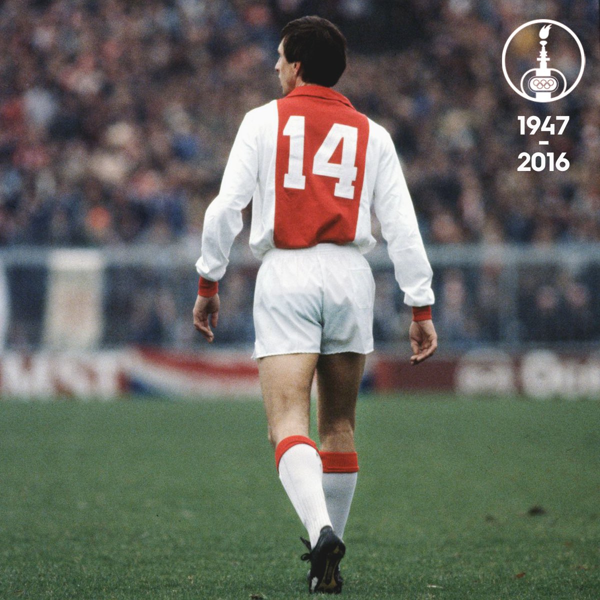 GioBruno25's tweet photo. Laat de geboortedag van de allerbeste, het startsein zijn voor een nieuwe revolutie. #Ajax wordt wederom gegijzeld door bobo's en statistici, met de vreselijke hockeybal Hendriks en professioneel Staatsruif-vreter Eringa voorop. Weg met #vdSar en z'n woke apparatsjik. #Johan4ever https://t.co/Tte2OXDz9h