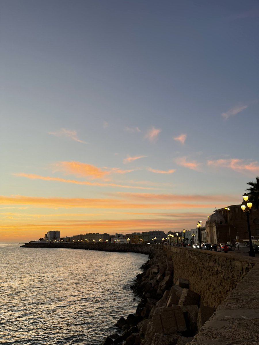 angelasuarezcor's tweet photo. Muy enamorada de esta ciudad y de sus atardeceres 🫠🫠 https://t.co/Pm7IEVvxD0