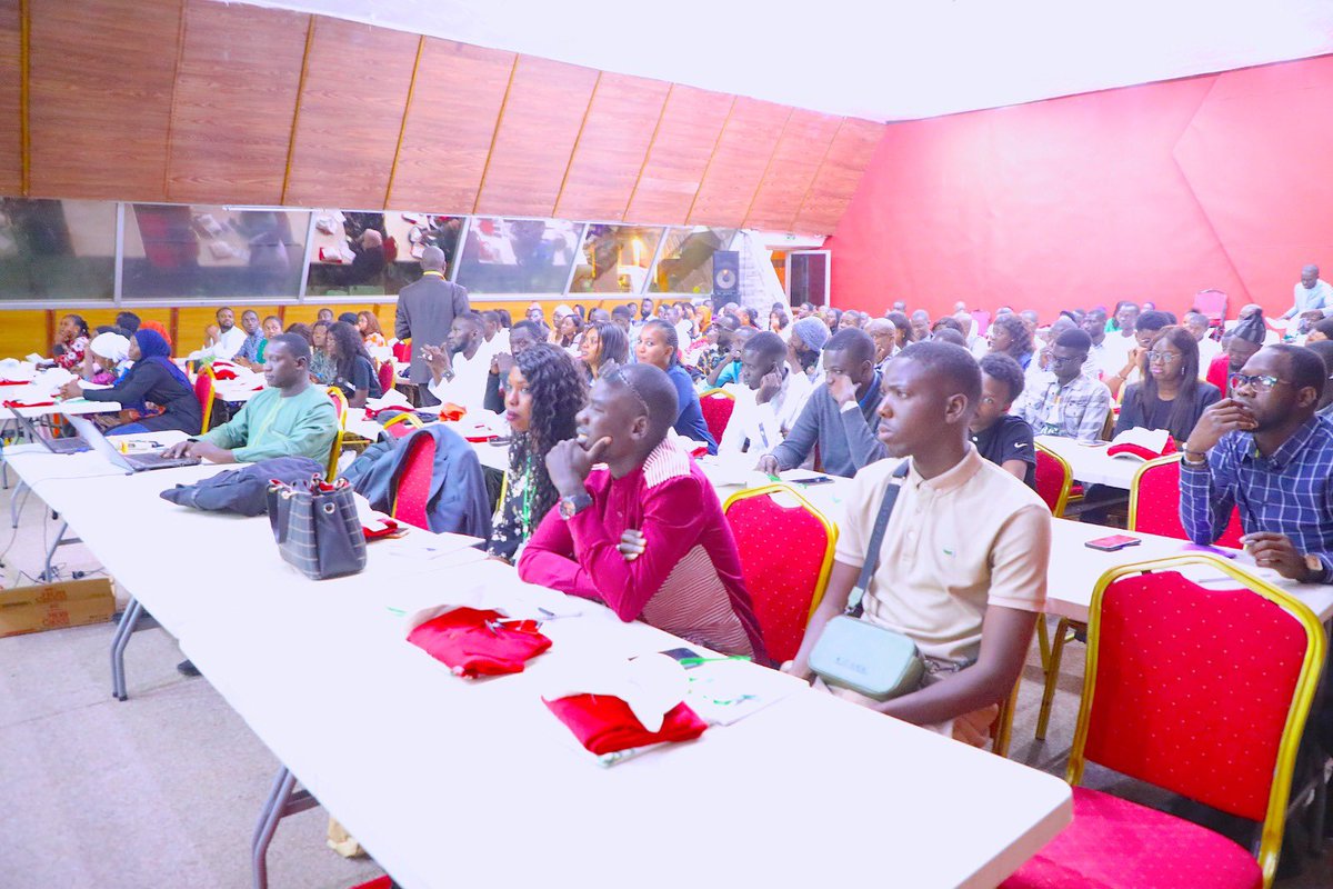 mincom_sn's tweet photo. Dans le cadre de la mise en œuvre du programme XËYU NDAW ÑI, le Ministère du Commerce, de la Consommation et des PME a entamé la deuxième session de formation des volontaires de la Consommation ce mardi 25 avril 2023.

#commercesn
#1000volontaires
#LutteContreLaVieChere
#Sénégal https://t.co/gMuCtDujbC