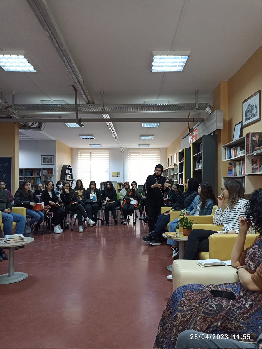 📚#istanbulanadolumektebi Gaziosmanpaşa Anadolu Lisesi #anadolumektebi öğrencilerinin katılımıyla,İl Milli Eğitim Müdürlüğümüz Maarif Kütüphanesinde,Yazar Güray Süngü ile söyleşi ve imza etkinliği  gerçekleştirildi.✨
<a href="/prof_mahmutozer/">Mahmut Özer</a> 
<a href="/memleventyazici/">Levent Yazıcı</a> 
<a href="/AkhanMustafa/">Mustafa AKHAN</a>
<a href="/guraysungu/">güray süngü</a>