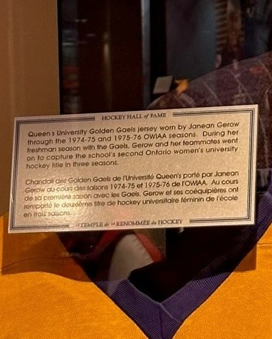 queensgaels's tweet photo. If you're at the @HockeyHallFame, look out for tricolour! Janean Sergeant's (née Gerow) @GaelsWHockey jersey is displayed as part of the new exhibit, Women's Hockey - Celebrating Excellence.

🗞️: https://t.co/R7SjlN99TO

📸: HHOF/@KellyHockeyHall 

#ChaGheill | #GoGaelsGo https://t.co/0rFM5T2NdU