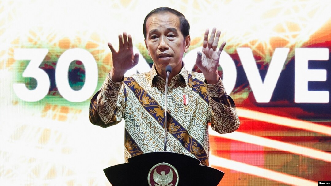 MASIH MENUNGGU JOKOWI
.
.
.

Flat… Anyep, kata tetangga sebelah rumahku kemarin bicara. Ini seperti kita nonton film di gedung bioskop dengan thriller memukau tapi hingga setengah pertunjukan itu berlangsung ga sedikit pun ada tanda akan terjadi adegan seru.

Dan aku cuma bilang