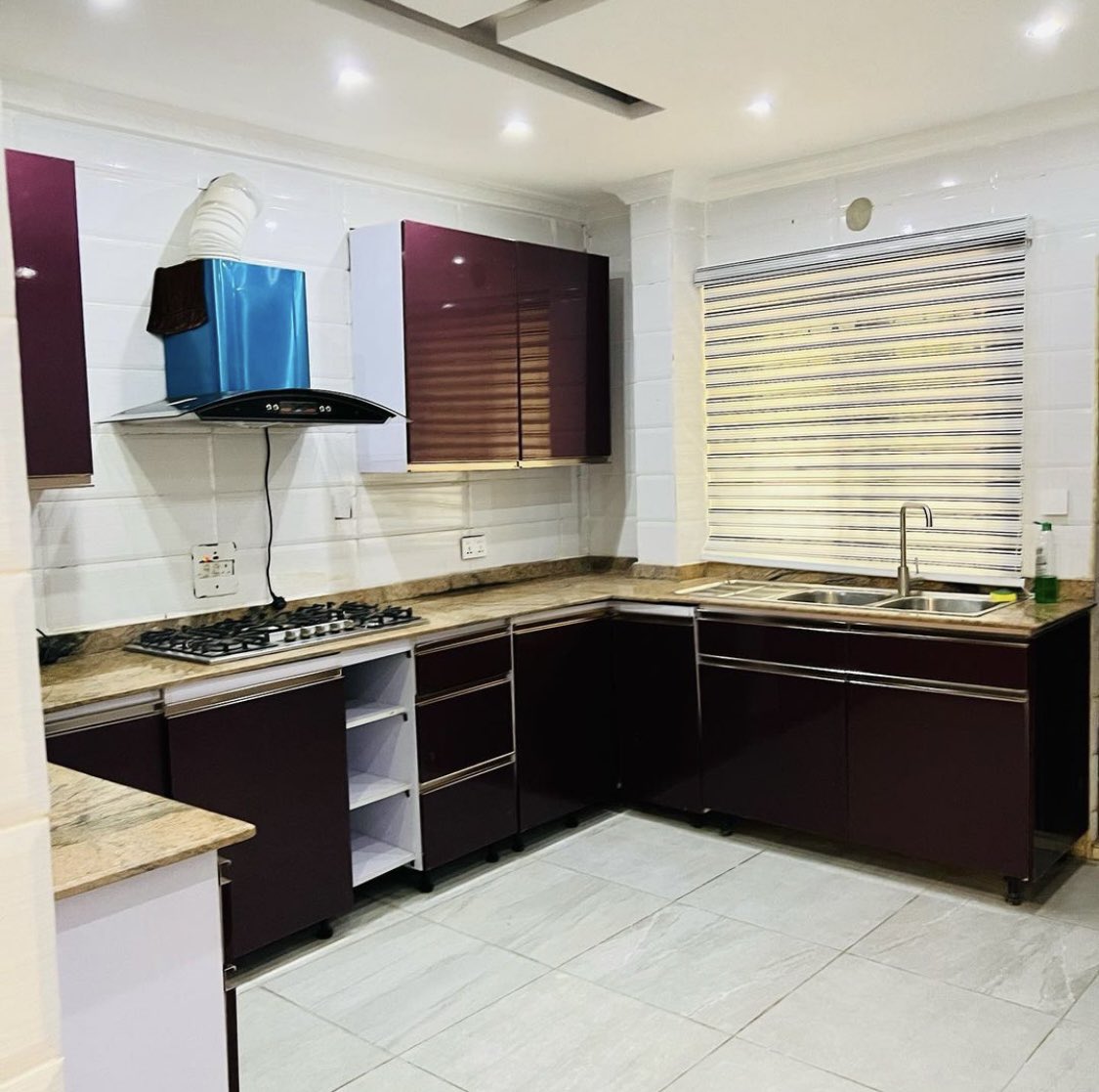 CasaFloHomes's tweet photo. Introducing Casa Nicole a newly furnished and luxurious 2 bedroom apartment situated within a gated estate at Oniru, Victoria Island.

Features:
- PS5
- Gym
- Gated and secured estate 
- 24/7 Power Supply
- Serene Environment
-WiFi
-En-suite rooms

For Reservations: ☎️08141493662 https://t.co/FyICyWl9eC