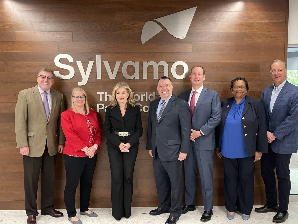 Thanks to Senator Marsha Blackburn for visiting our world headquarters in Memphis this week to tour our facilities. Thanks for stopping by to tour the #TheWorldsPaperCo.