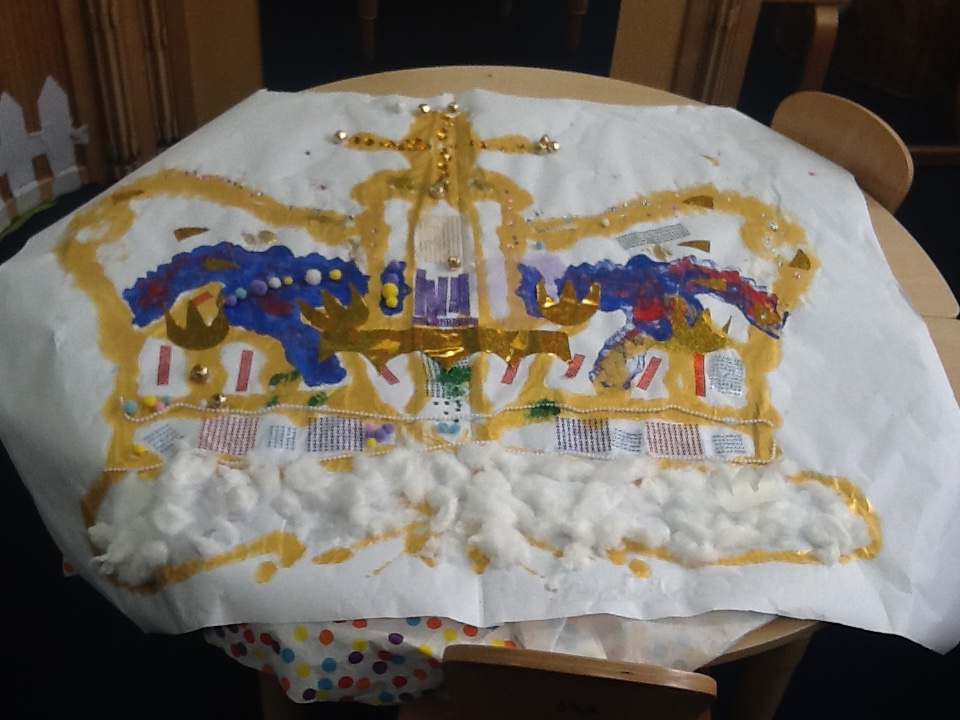 NurseryAPS's tweet photo. Nursery have been learning a little about symmetry .
Butterflies aren't the only symmetrical pictures we've been making.
We made something to celebrate the King's Coronation; can you see what it is? https://t.co/TlGj8W6iGY