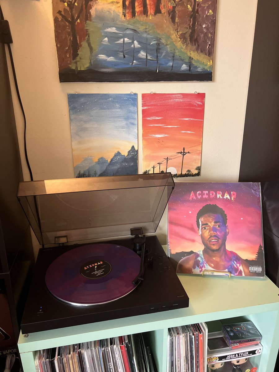 ClutchClift's tweet image. Vinyl of the day

@chancetherapper - Acid Rap

An album that changed my life, and turns 10 years old in 5 days, can’t wait to see the merch drop. Happy Bday #AcidRap