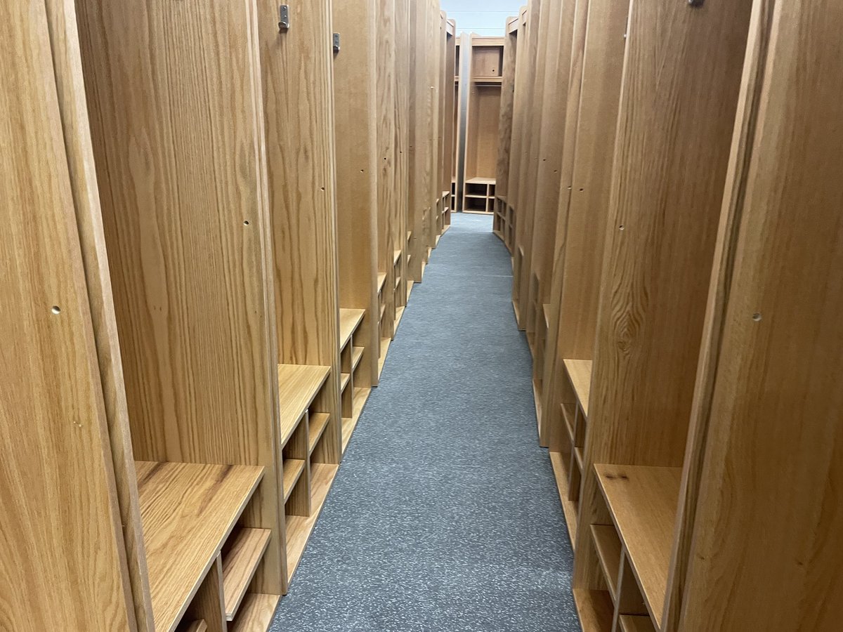 nighthawksftbl's tweet photo. Lockers have arrived 👀.

#SOOOAAR // #NightHawksFootball https://t.co/N3FdJlN1z2