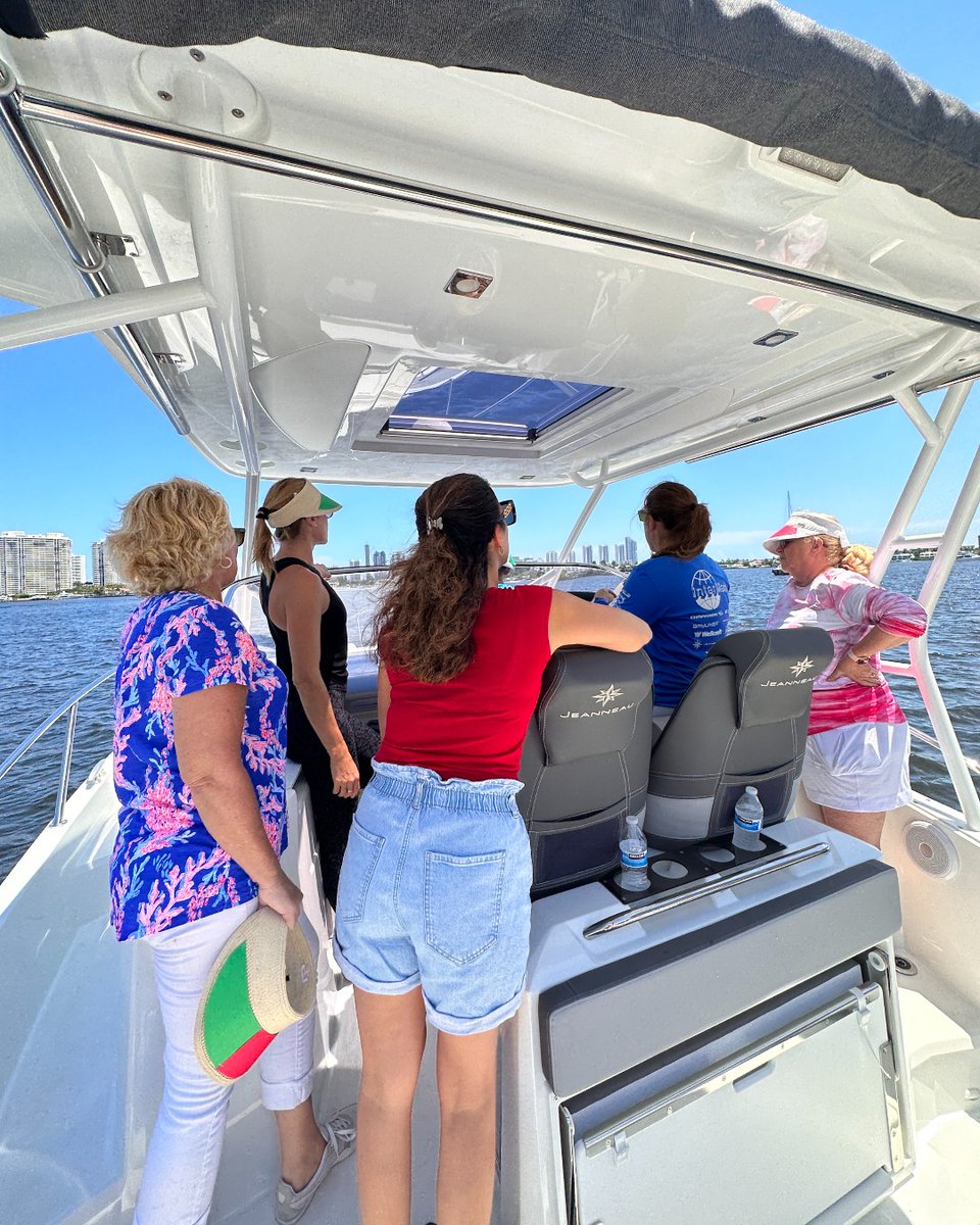 JeanneauAmerica's tweet photo. Our dealer, @InterMarineBoat hosted their annual "Women Taking The Helm" seminar this past weekend. This event teaches clients not only how to properly captain a boat but also the importance of learning to navigate in an emergency. c👩‍✈️ ⚓  #jeanneau https://t.co/33muGjLeok