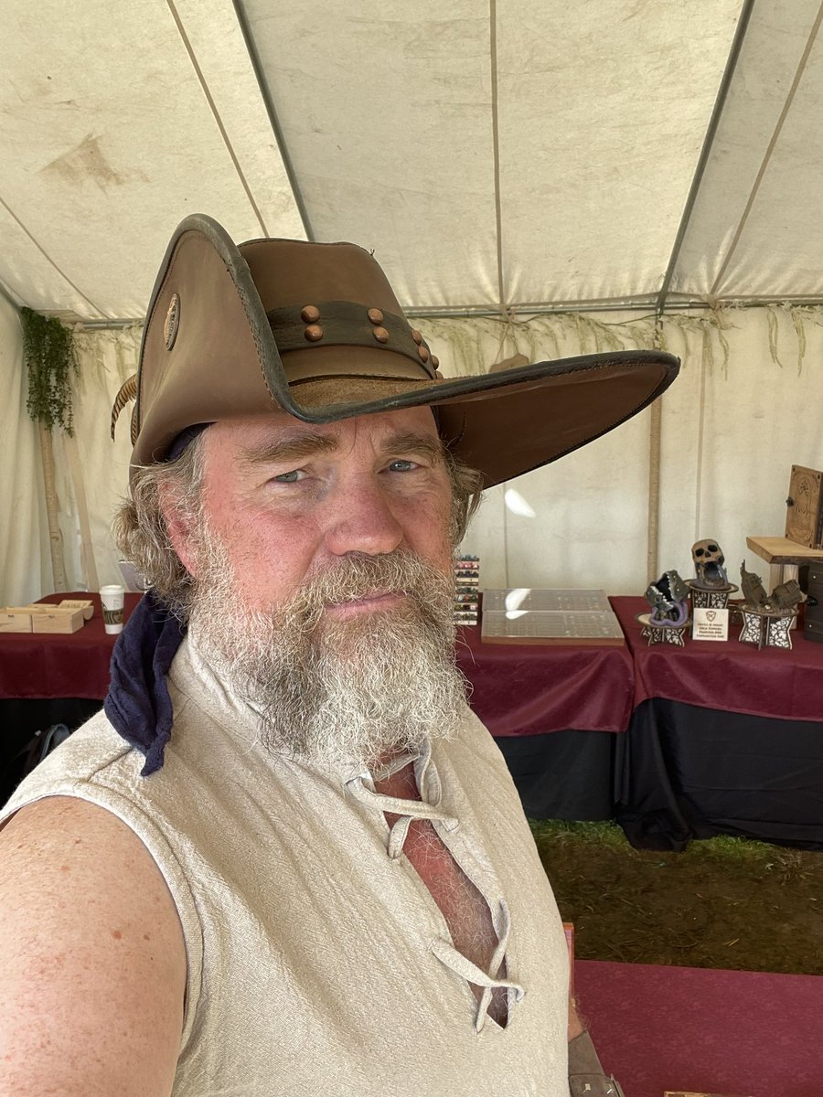 Hawkmir is retired 🏹🤿🏊♂️🏕⛰ tweet media