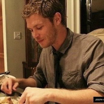 dosephxadore_'s tweet photo. find someone who looks at you the way joe looks at his food .

@JosephMorgan https://t.co/dVGdWpYwq6