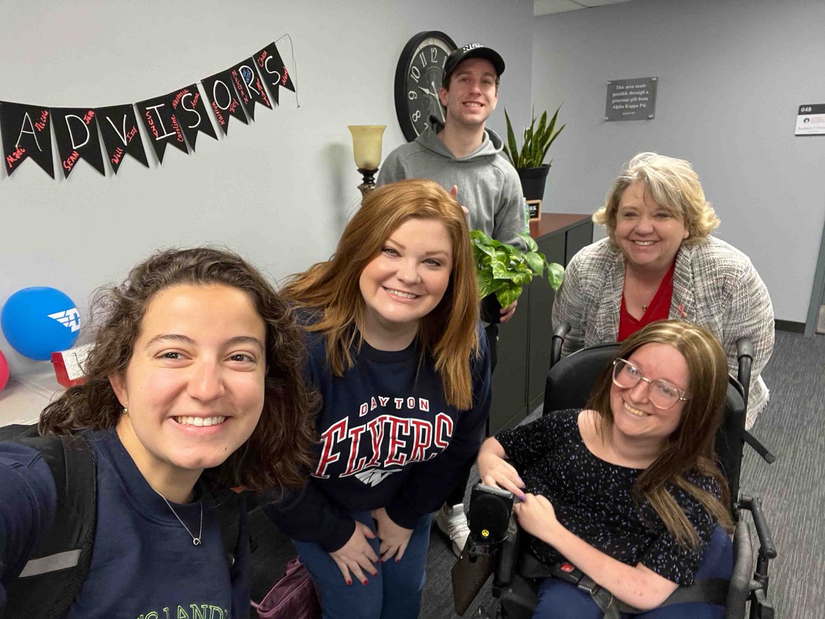 UDaytonSBA's tweet photo. #TakeoverTuesday

Working in the morning in the Mittelstadt Advising Center! Being a Peer Advisor is one of my jobs here on campus. Registration season just ended, but we are always here to help.  #Studentworker #workatUD #lifeatUdaytonSBA #studentexperience https://t.co/chLmrmTa1f
