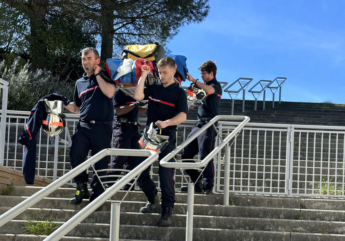PompiersDuLot's tweet photo. Les @PompiersDuLot en formation d'équipier #PromptSecours à #LabastideMurat sur 6 samedis consécutifs. Fin de stage le 22-04.
https://t.co/VPnBfpIC5X https://t.co/G33XEdDwQh