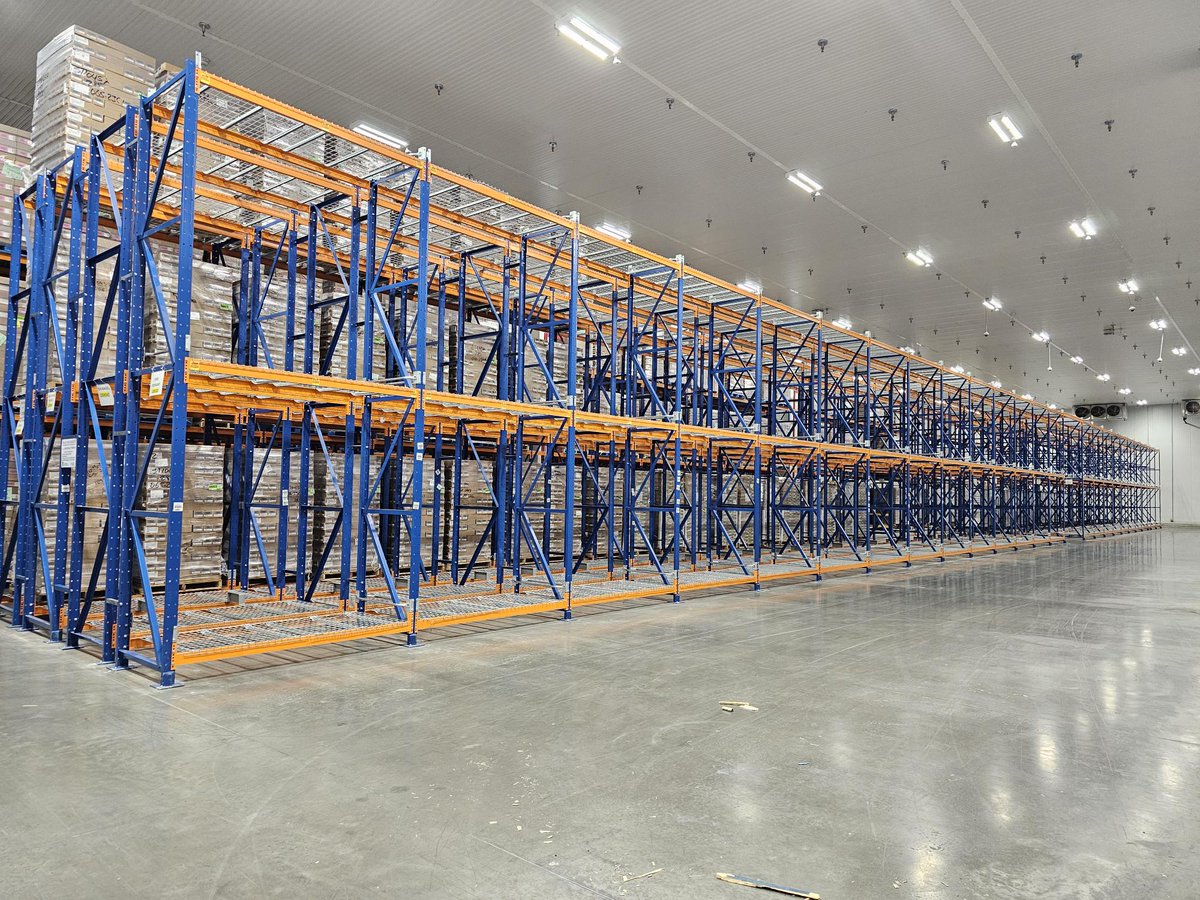 WesternSandH's tweet image. Double-Deep #StructuralPalletRack just installed in #Fontana, CA. This is a great way to increase the #pallet load capacity of existing facilities. WSH can help analyze an operation &amp;amp; see what options make the most economic sense for your warehouse.  #palletrack #palletracking