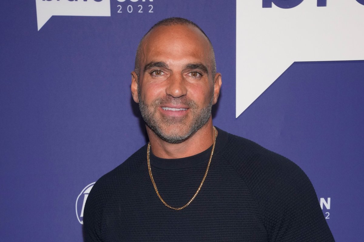 upandadamlive's tweet photo. 🥂 Joe Gorga claims that Gia Giudice tried to get him to leave Melissa, however, Gia says all she was trying to do was get Joe to come to Teresa’s wedding! These are obviously two completely different stories… Who do you believe?

👍 LIKE if you believe Gia + 🔁 RETWEET if you believe Joe! Comment below and let us know why! 

@BravoTV #RHONJ #RealHousewives