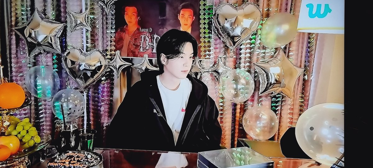 오랫만이다 어것디의 앨범깡 
#SUGA #AgustD #D_DAY #해금D #Haegeum
<a href="/BTS_twt/">방탄소년단</a>