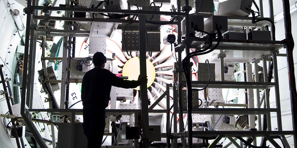 RollsRoyce's tweet photo. Lights, cameras – action. Welcome to our unique Specialist Spinning Facility where we test fan systems to the limit and film every detail at 10,000+ images per second. https://t.co/xrGpjQwZzP #TestbedTuesday https://t.co/TPvTNZpaNP