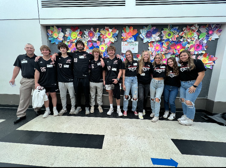 JF Baseball and Softball spent time reading to the little ones at Thomas Jefferson Elementary this morning. #teamoverme