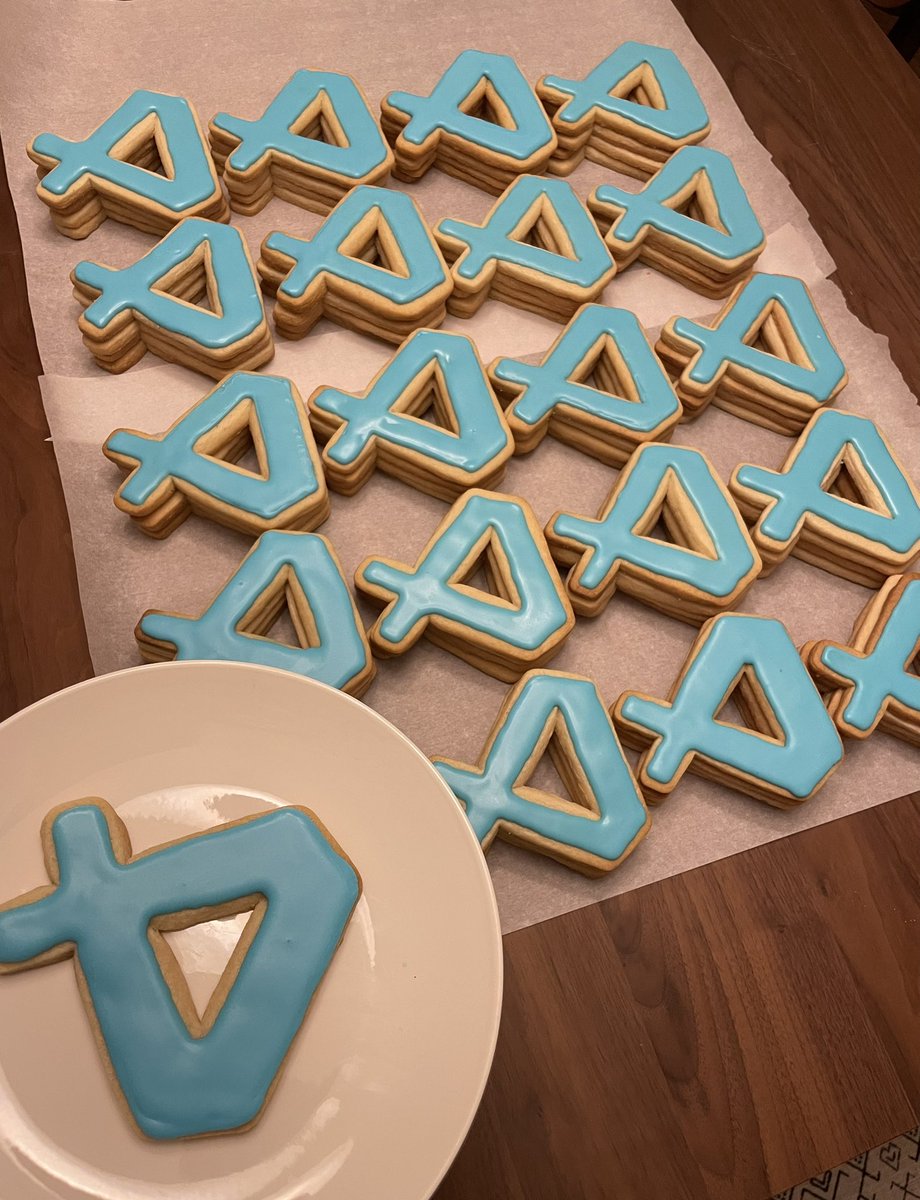 joyceerhl's tweet image. Got hyped for VS Code Day, made @code cookies—one for every stable release so far 🍪
If you love @code, join us for the 3rd annual VS Code Day, virtually live this Wednesday (tomorrow)! I’ll be speaking about GitHub in VS Code for the Web👇
Register: aka.ms/vscodeday
