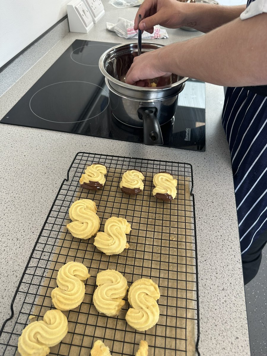 MrsENeedham's tweet photo. Excellent work from Yr10 GCSE Food this afternoon, amazing Viennese whirls! Special shout out to Niko and Maya for these beauties! A visit from @ActiveYouthUK ensured he was the lucky taste tester today #rightplacerighttime #topbakers https://t.co/jpteYol38E