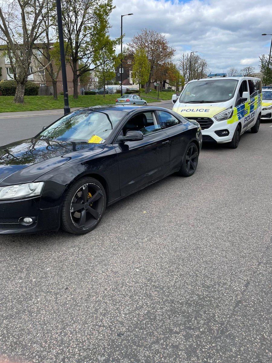 MPSRTPC's tweet photo. NA Safer Transport Team out today in Enfield for #OPCUBO. Ten vehicles seized for no insurance and removed from the road. Other offences include no seatbelt, no MOT and using a mobile phone while driving. @MPSHaringey @metpoliceuk https://t.co/Z6lxmNobiQ