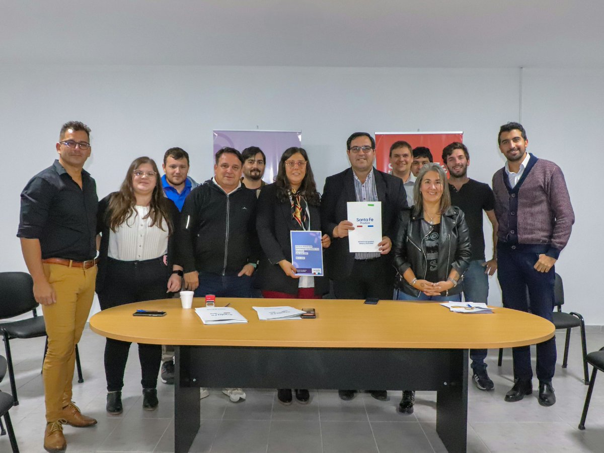 👩🏽‍🍼 Durante su agenda en Reconquista, además, la ministra firmó junto a <a href="/SoleZalazarRqta/">Soledad Zalazar</a> convenios para la creación y/o fortalecimiento de áreas locales y de un lactario en el Parque Industrial, en el marco del programa Cuidar Santa Fe.