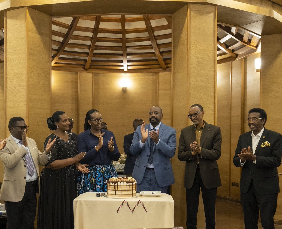 JenningsNi62131's tweet photo. @mkainerugaba Happy birthday General 🥳🎉 #MK49 Rwanda 🇷🇼 https://t.co/Y2PDU1TvKq