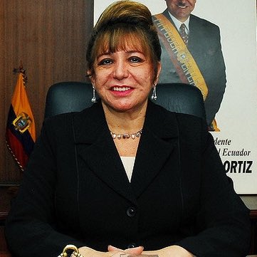 MemeBipoIar's tweet photo. Según usted, ¿cuál de estas dos administraciones en la alcaldía de Guayaquil, considera que ha sido la más nefasta?

 CYNTHIA VITERI  |  ELSA BUCARAM
           RT 🔁                          LIKE ❤️ https://t.co/Qhjp0WLFRY