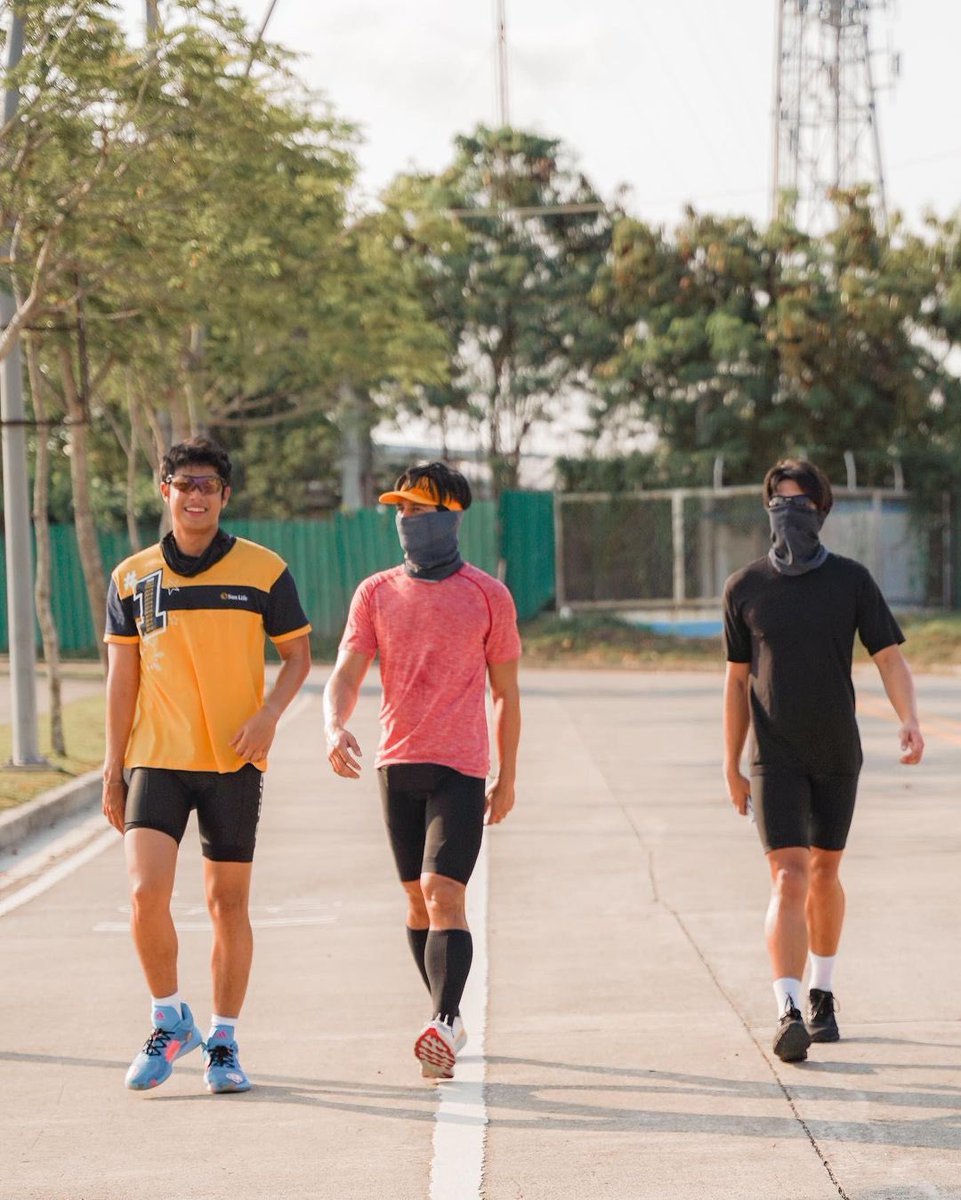 DONATORSPH's tweet photo. 🏃🏃‍♂️🏃

📸 piolopascual_ph’s Instagram Post
🔗 https://t.co/2X3xI1rq4F

#SunCyclePH | #DonnyPangilinan | @SunLifePH | @donnypangilinan https://t.co/m3QJ39mfEV