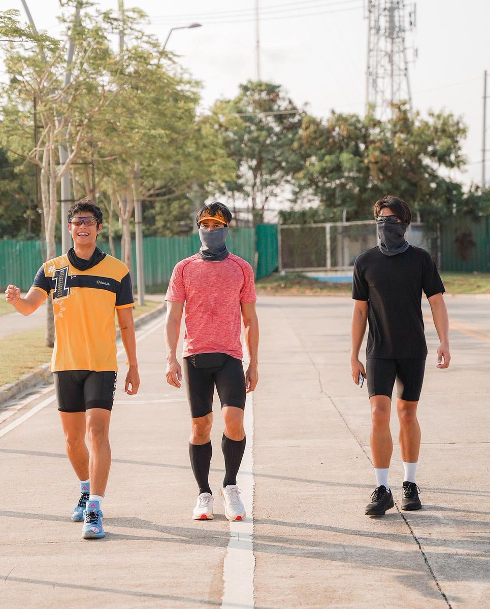 DONATORSPH's tweet photo. 🏃🏃‍♂️🏃

📸 piolopascual_ph’s Instagram Post
🔗 https://t.co/2X3xI1rq4F

#SunCyclePH | #DonnyPangilinan | @SunLifePH | @donnypangilinan https://t.co/m3QJ39mfEV