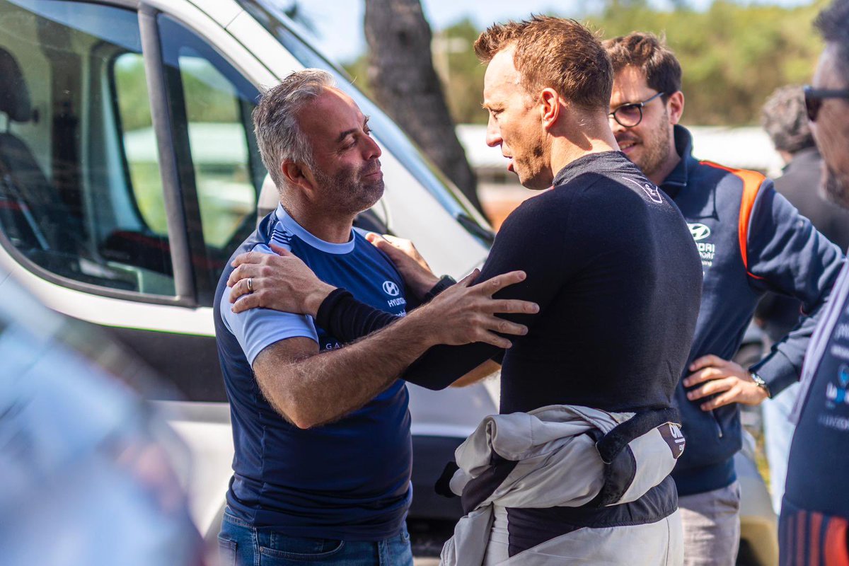 krismeeke.com tweet media