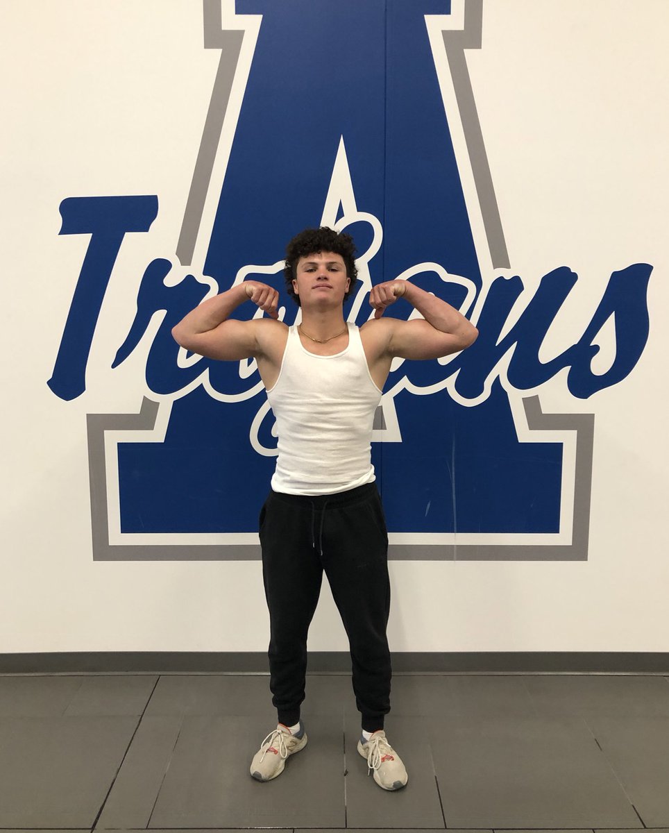 Sophomore,<a href="/LoganWarkentine/">Logan Warkentine</a>, makes it in to middleweight Power Club with a bench of 250! 💪 #TrojanStrong