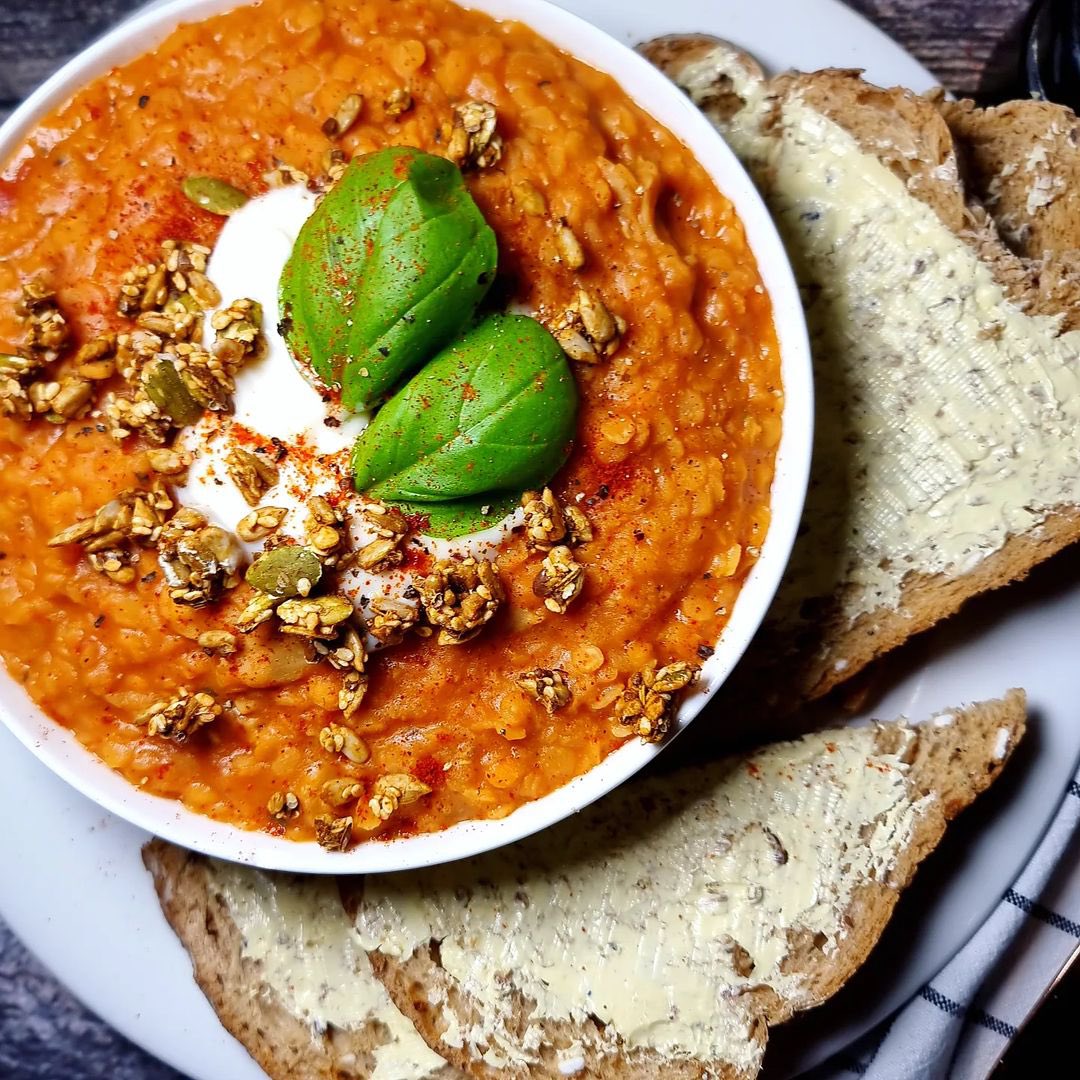FloraPlantUKI's tweet photo. So, what’s the plan for dinner tonight?
Wrong! It’s this delicious red lentil soup and bread topped with #FloraPlant from Aaron Calder Vegan (IG)! 😍
Delicious, vegan and simple.
#MadewithFlora #VeganRecipe #EasyDinnerRecipes https://t.co/8qcSXzphqW