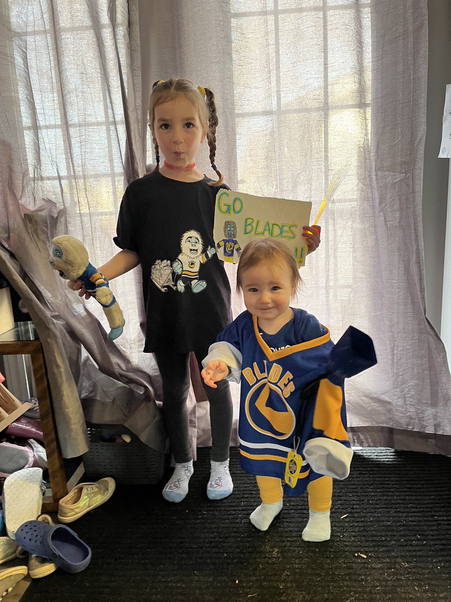 The girls are ready to cheer on the Blades. Go Blades Go <a href="/BladesHockey/">Saskatoon Blades</a> <a href="/colinpriestner/">Colin Priestner</a>