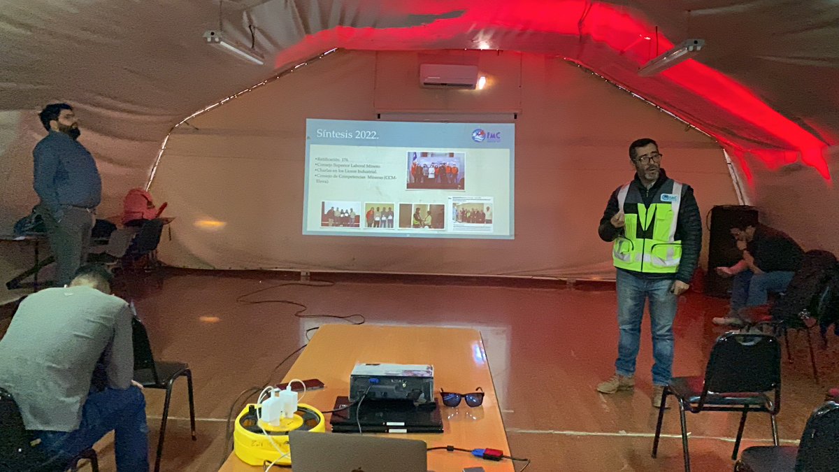 <a href="/fedeminerachile/">Federación Minera</a> en segunda jornada de charla informativa de la FMC en faenas de El Peón con el Sindicato N2 exponiendo el trabajo y la relevancia de las federaciones. Muy buena asistencia y participación del turno nochero.