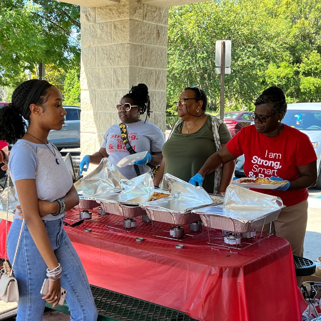 girlsincjax's tweet photo. Our Mentor Program Picnic was such a great time! Thanks so much to the mentor-mentee duos who joined us on Saturday! We had food, games, music and FUN!  We can't wait to do more of these mentoring events in the future! 
#girlsincjax #girlsinc #mentorprogram #picnic https://t.co/9iU5JTftWP