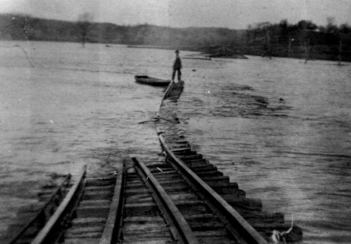 HockingRiver's tweet photo. Fun Fact! The Hocking River's highest crest was 26.7 feet on March 14, 1907. There was a tragic flood. https://t.co/HSdLkgX1Xz