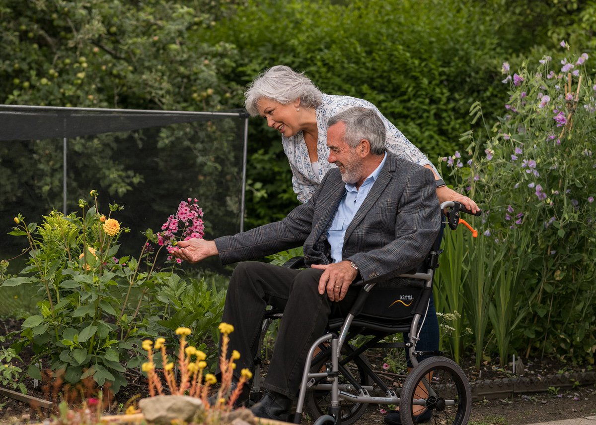 BenditoCuidador's tweet photo. Habrá mil maneras de #Cuidar, pero el objetivo debe ser siempre el mismo: que sientan nuestro AMOR y que vivan con DIGNIDAD.
#Alzheimer https://t.co/XhEmhHZ4EU