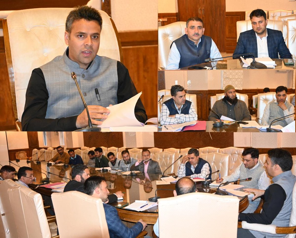 Aspirational Plan for 2023-24 finalized for Manzgam, DK Marg Blocks of Kulgam

KULGAM, APRIL 25: The District Development Commissioner (DDC) Kulgam, Dr. Bilal Mohi-Ud-Din Bhat today chaired a meeting of officers to review and finalize Aspirational Block Development Programme