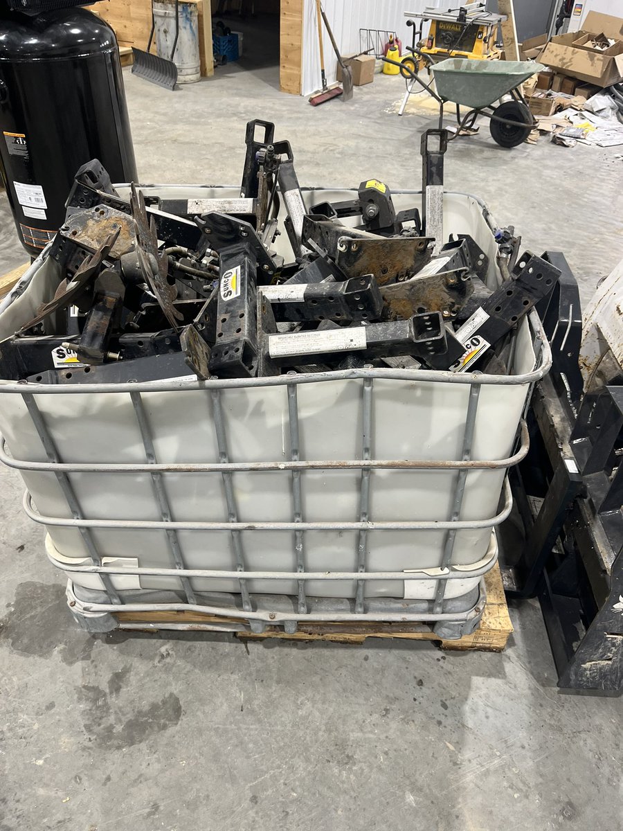 RussAudet's tweet photo. For ag Twitter and retweets. Few things in the yard need to go. Call or text Russ at  (204) 712-5539. 1977 Deere 4630, 2013 f250 lariat and 32 sunco setups for lighter land planter side bander on db58 https://t.co/ENKeqrhcBb