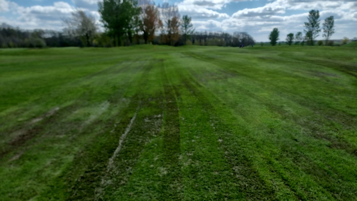 wilsoncleaver's tweet photo. The struggles continue outside of the greens. Some fairways good and parts of others an absolute nightmare constantly lifting units up trying to dodge wet patches 😤 https://t.co/pUUrkfsDge